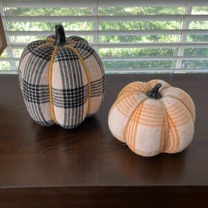 Fall pumpkin decor